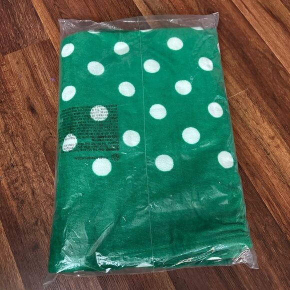 Kate Spade Green Polka Dot Beach Towel - Picture 3 of 4